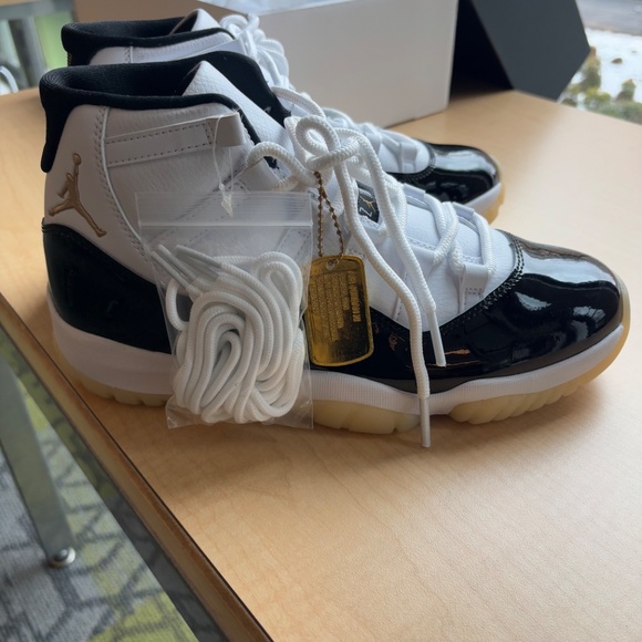 Jordan 11 Retro DMP Gratitude (2023),BLACK/WHITE/METALLIC GOLD,CT8012-170 - Picture 5 of 11